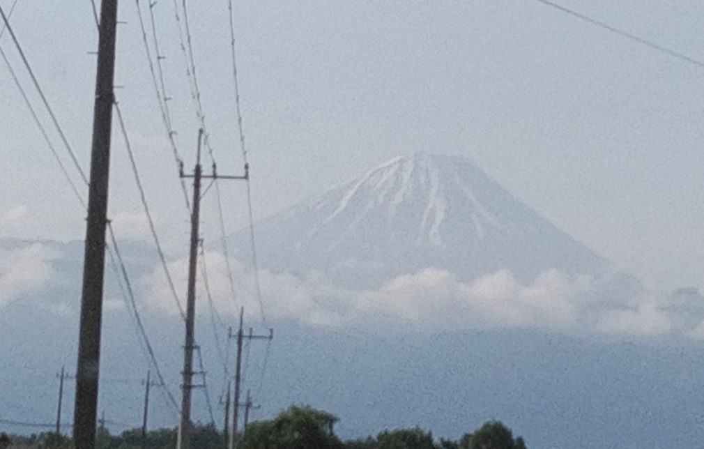 車窓からの初夏の富士